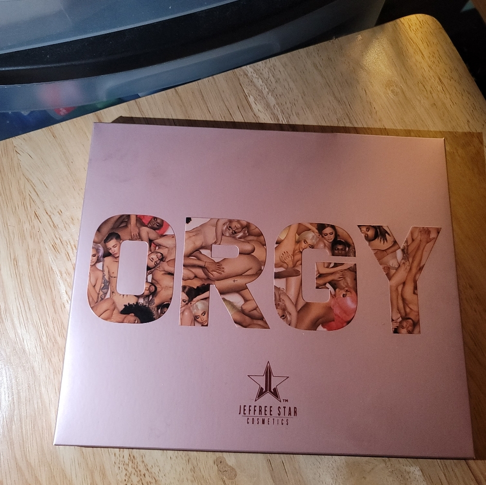 Jeffree star magic orgy pallet